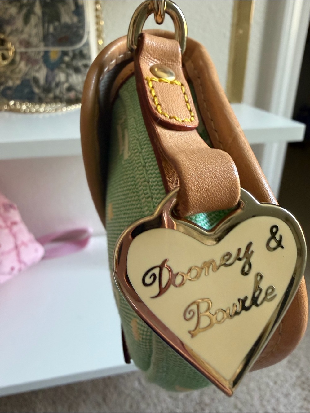 💚✨ Vintage Dooney & Bourke Y2K Monogram Wristlet Pouch ✨💚  Pink Hearts bag purse - Picture 2 of 14